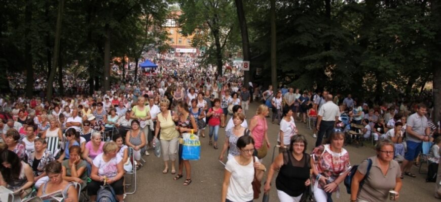 Pielgrzymka kobiet do Piekar Śląskich