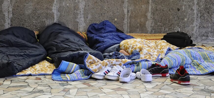 Uwaga na mrozy! Nie bądź obojętny i pomóż bezdomnym