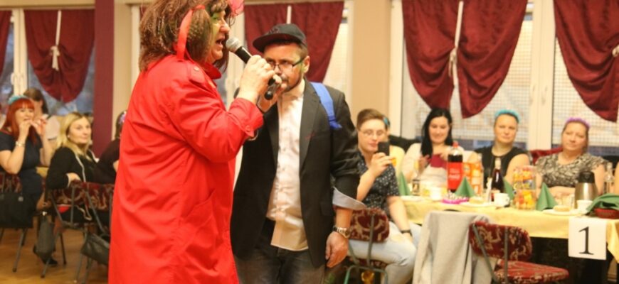Babski Comber z kabaretem Jestem