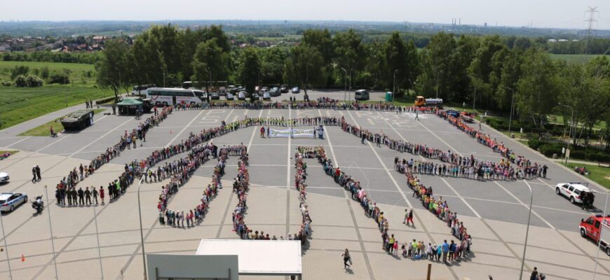 Rekord Polski na najdłuższy „łańcuch odblasków” pobity!