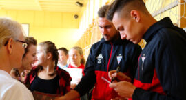 Piłkarze Górnika Zabrze spotkali się z uczniami Miejskiej Szkoły Podstawowej nr 9