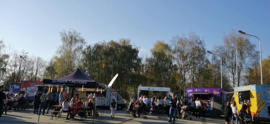 Słoneczny weekend z foodtruckami