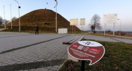 Smartfon pomaga poznać historię Kopca Wyzwolenia!