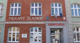 Tablica przybliża historię budynku