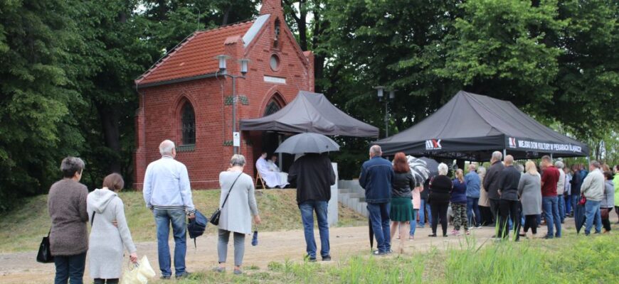 Nabożeństwo przed kaplicą Maria Hilf