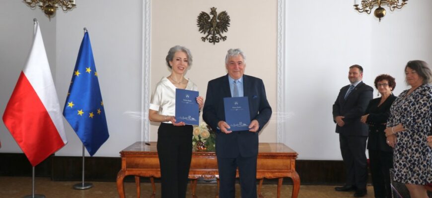 Podpisanie umowy partnerskiej z francuskim Fronsadais