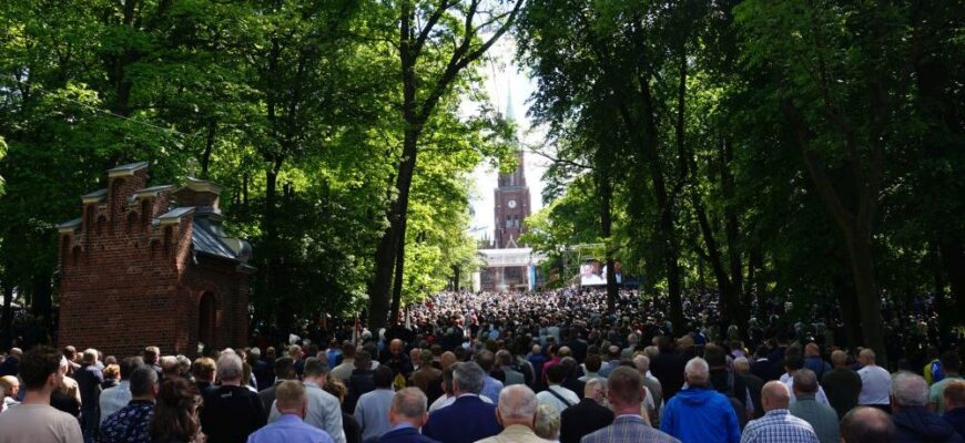 Mężczyźni pielgrzymowali do Matki Bożej Piekarskiej