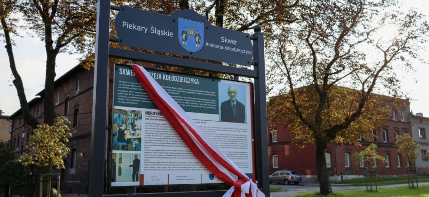 Uroczyste odsłonięcie tablicy pamiątkowej Andrzeja Kołodziejczyka